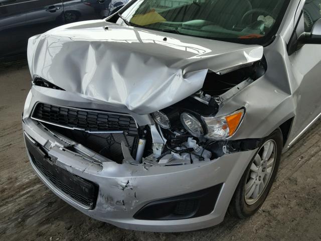 1G1JC5SH6F4137658 - 2015 CHEVROLET SONIC LT SILVER photo 9