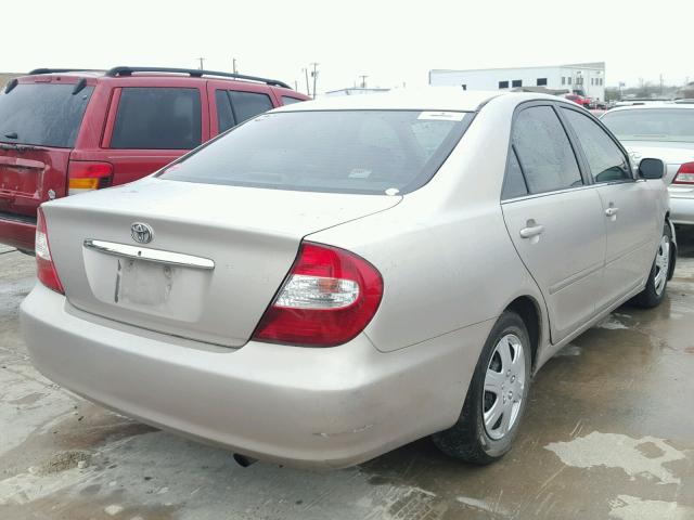 4T1BE32K02U543723 - 2002 TOYOTA CAMRY LE ოქროსფერი ფოტო 4
