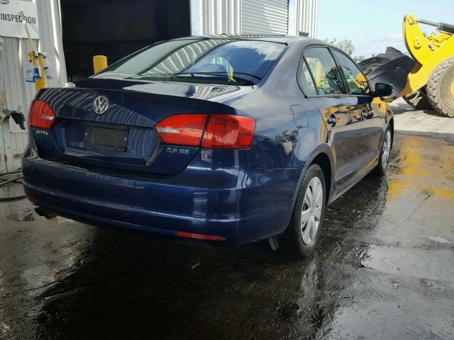 3VWDX7AJ8BM095823 - 2011 VOLKSWAGEN JETTA SE BLUE photo 4