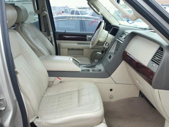 5LMFU27R94LJ26045 - 2004 LINCOLN NAVIGATOR GOLD photo 5