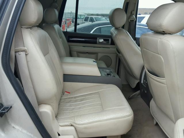 5LMFU27R94LJ26045 - 2004 LINCOLN NAVIGATOR GOLD photo 6