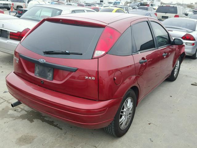 3FAFP37N15R122498 - 2005 FORD FOCUS ZX5 MAROON photo 4