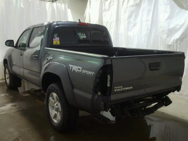 3TMLU4EN7FM174523 - 2015 TOYOTA TACOMA DOU GRAY photo 3