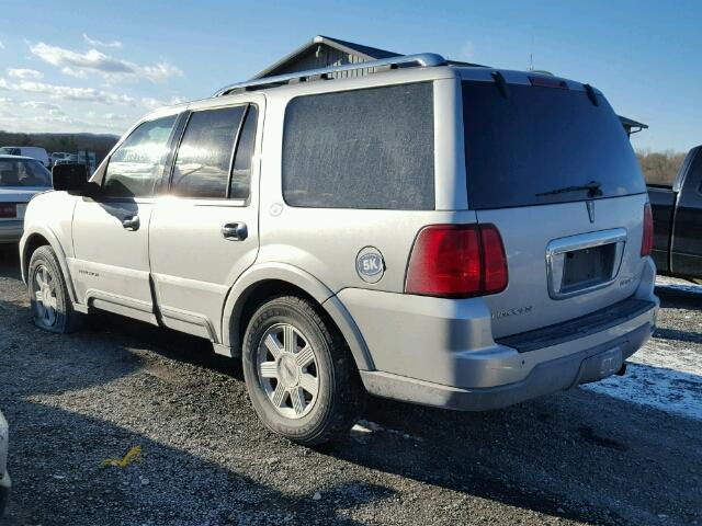 5LMFU28R24LJ01924 - 2004 LINCOLN NAVIGATOR SILVER photo 3