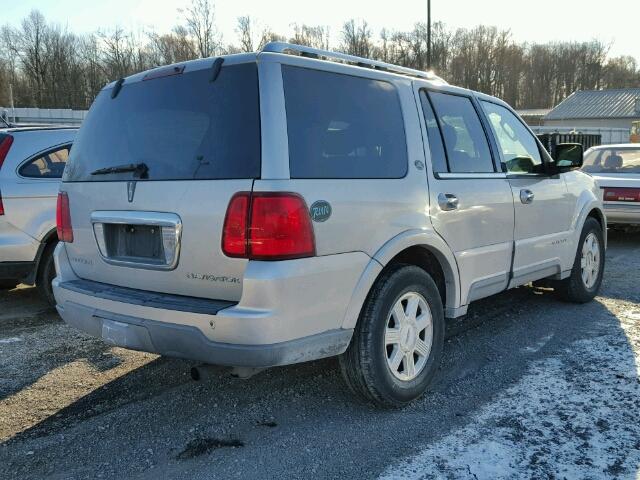 5LMFU28R24LJ01924 - 2004 LINCOLN NAVIGATOR SILVER photo 4