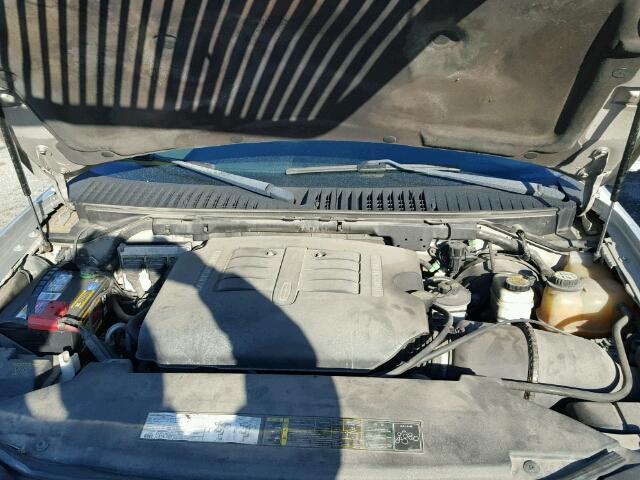 5LMFU28R24LJ01924 - 2004 LINCOLN NAVIGATOR SILVER photo 7