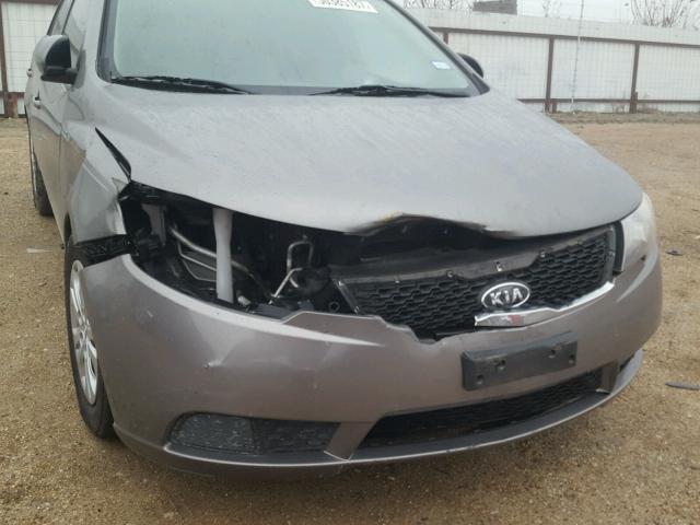 KNAFU4A2XC5614676 - 2012 KIA FORTE EX GRAY photo 9