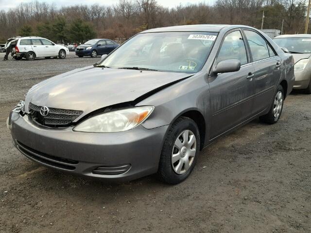 4T1BE32K62U581361 - 2002 TOYOTA CAMRY LE GRAY photo 2