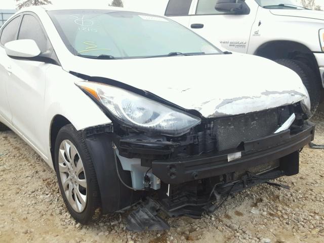 5NPDH4AE9BH040126 - 2011 HYUNDAI ELANTRA GL WHITE photo 9