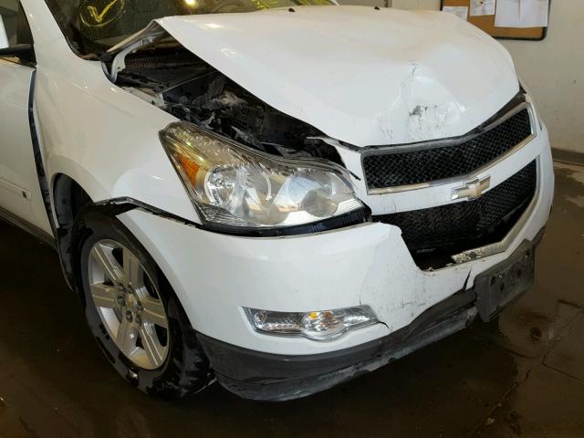 1GNLVFED3AS137296 - 2010 CHEVROLET TRAVERSE L WHITE photo 9