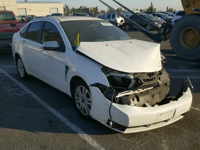 1FAHP35N18W278652 - 2008 FORD FOCUS SE WHITE photo 1