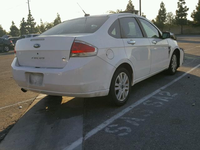 1FAHP35N18W278652 - 2008 FORD FOCUS SE WHITE photo 4