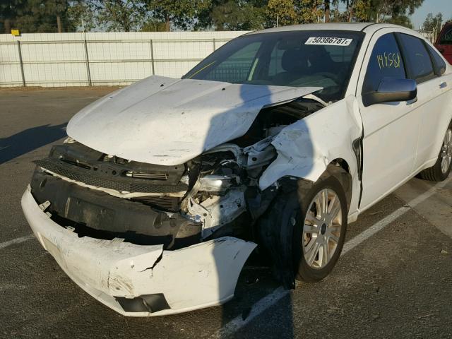 1FAHP35N18W278652 - 2008 FORD FOCUS SE WHITE photo 9