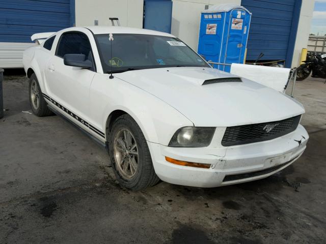 1ZVFT80NX55199190 - 2005 FORD MUSTANG WHITE photo 1