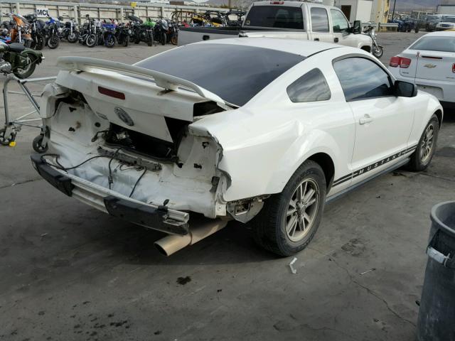 1ZVFT80NX55199190 - 2005 FORD MUSTANG WHITE photo 4