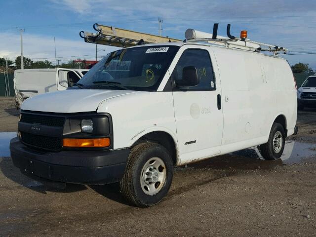 1GCGG25VX61174154 - 2006 CHEVROLET EXPRESS G2 WHITE photo 2