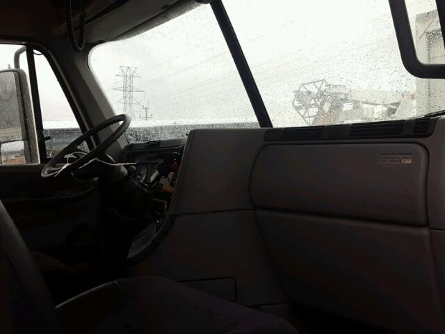 1FUBA8A852PJ99445 - 2002 FREIGHTLINER CONVENTION WHITE photo 5