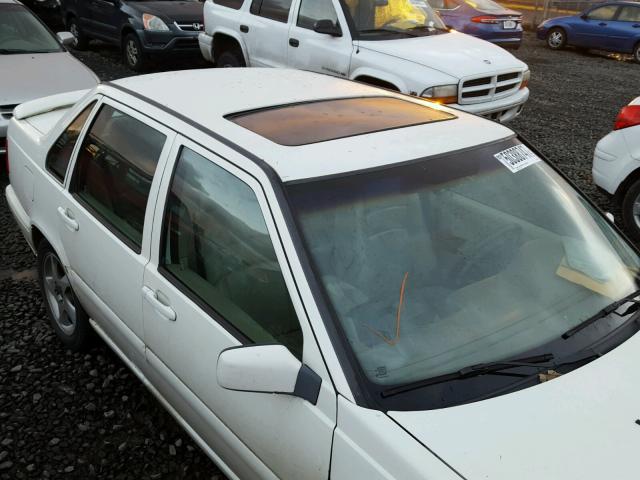 YV1LS5379W1475656 - 1998 VOLVO S70 T5 TUR WHITE photo 9