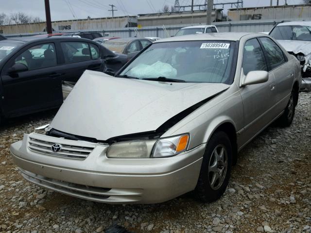 JT2BG22KXX0370633 - 1999 TOYOTA CAMRY LE BEIGE photo 2