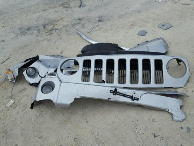 1J8FT28W37D358145 - 2007 JEEP PATRIOT SP SILVER photo 9