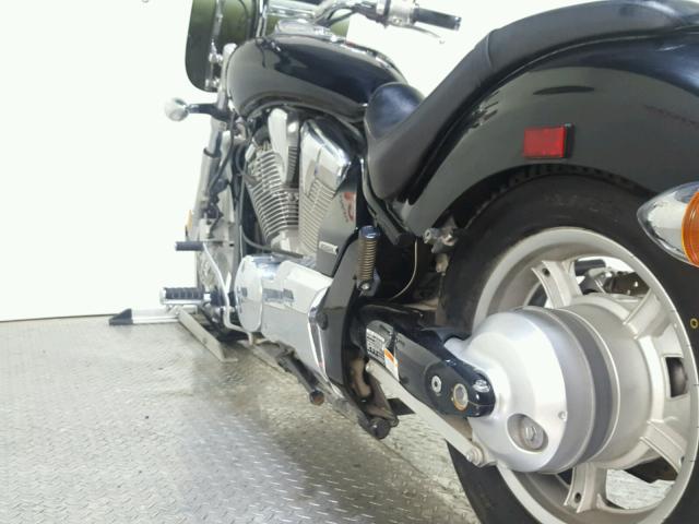 JH2SC6704AK000587 - 2010 HONDA VT1300 CS შავი ფოტო 17