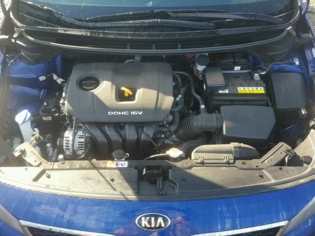 3KPFL4A76HE074126 - 2017 KIA FORTE LX BLUE photo 7