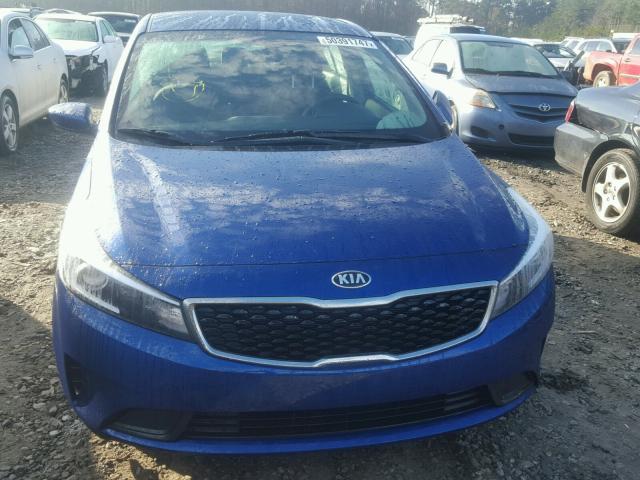 3KPFL4A76HE074126 - 2017 KIA FORTE LX BLUE photo 9