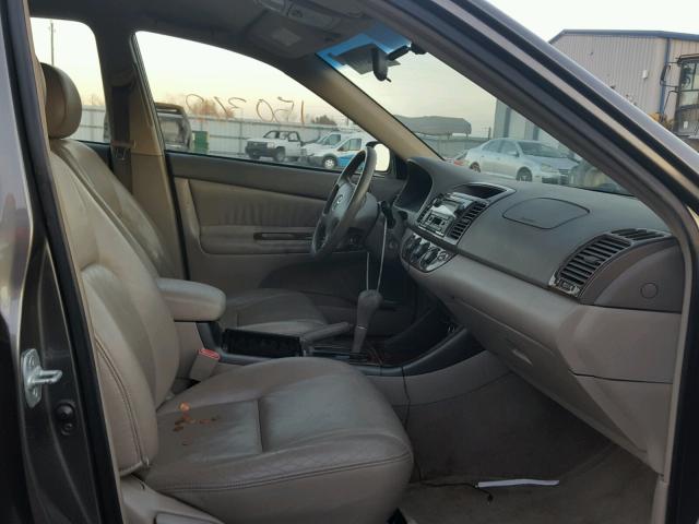 JTDBE32K220013796 - 2002 TOYOTA CAMRY LE 石墨色 照片 5