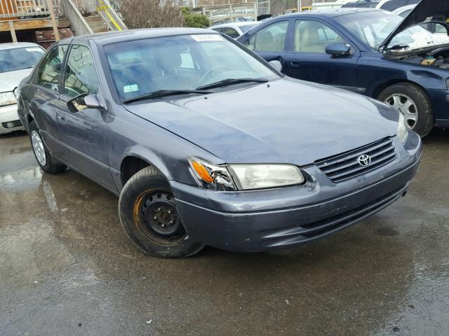 4T1BG22K7XU438155 - 1999 TOYOTA CAMRY CE GRAY photo 1