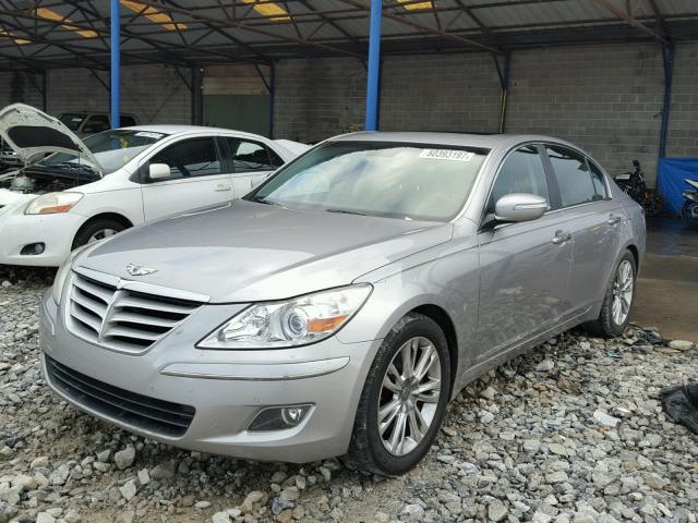 KMHGC46FX9U054819 - 2009 HYUNDAI GENESIS 4. SILVER photo 2