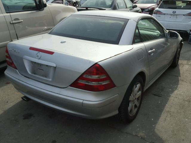 WDBKK49F73F290190 - 2003 MERCEDES-BENZ SLK 230 KO SILVER photo 4