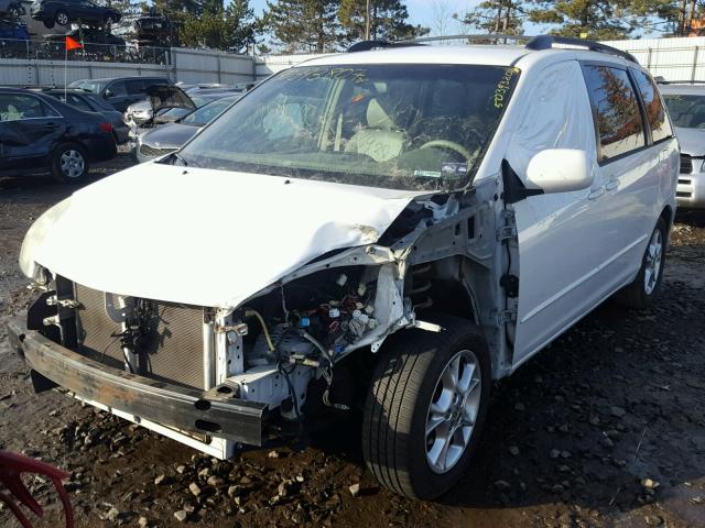 5TDZA22C24S146538 - 2004 TOYOTA SIENNA XLE WHITE photo 2