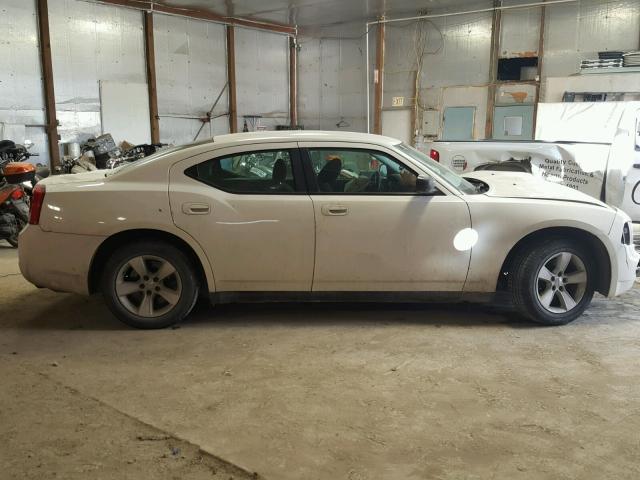 2B3AA4CV4AH182087 - 2010 DODGE CHARGER WHITE photo 9