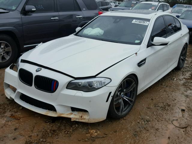 WBSFV9C51DC773614 - 2013 BMW M5 WHITE photo 2