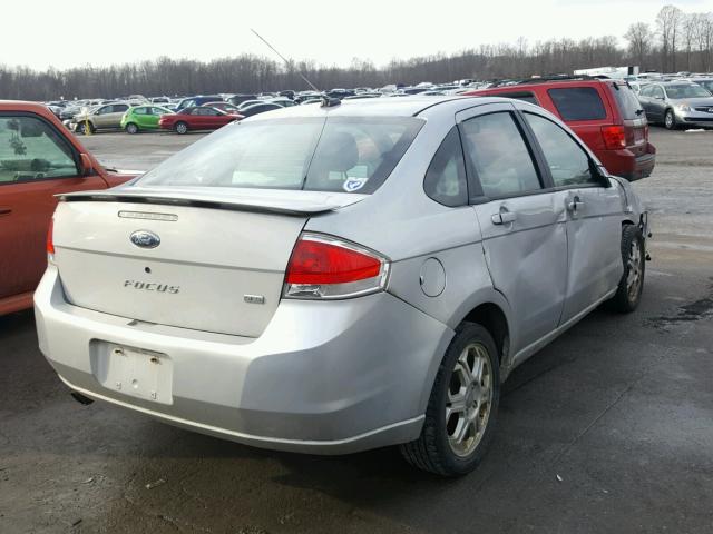 1FAHP35NX8W161118 - 2008 FORD FOCUS SE SILVER photo 4