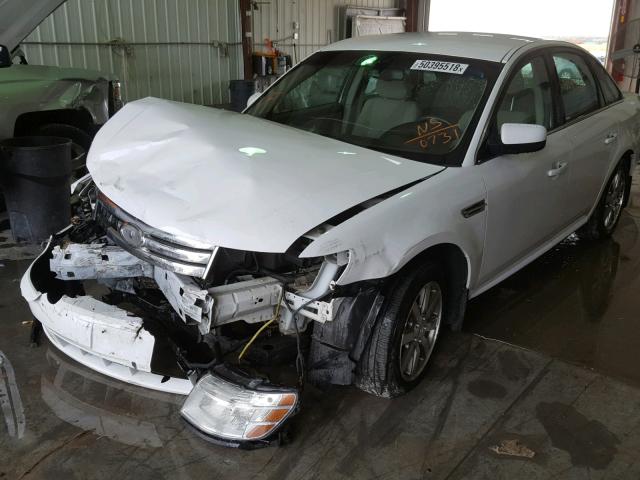 1FAHP24W18G160731 - 2008 FORD TAURUS SEL WHITE photo 2