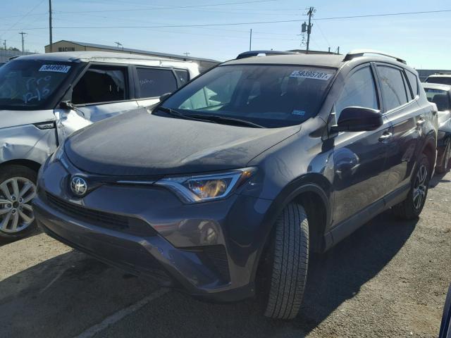 2T3ZFREV4HW361852 - 2017 TOYOTA RAV4 LE Մոխրագույն լուսանկար 2