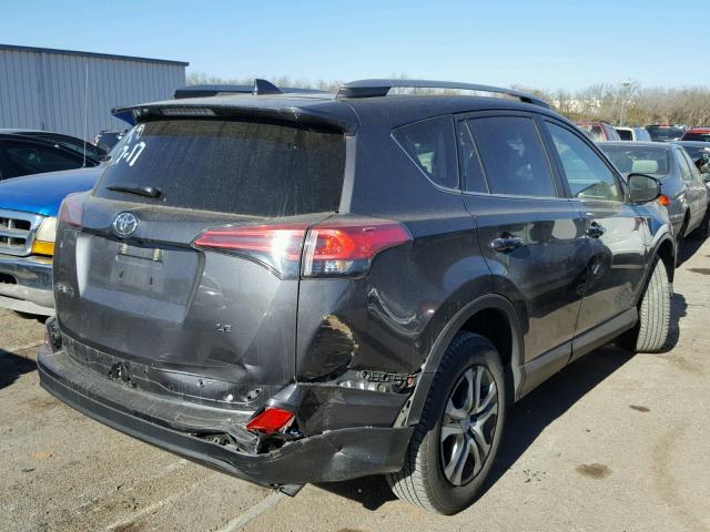 2T3ZFREV4HW361852 - 2017 TOYOTA RAV4 LE Մոխրագույն լուսանկար 4