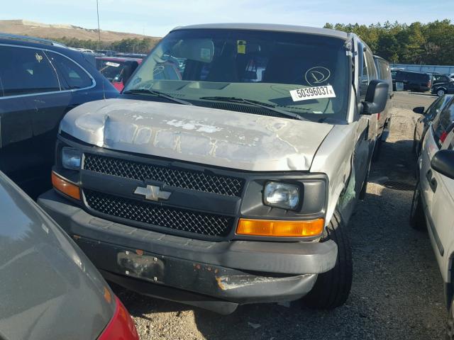 1GAGG25V661222936 - 2006 CHEVROLET EXPRESS G2 SILVER photo 2