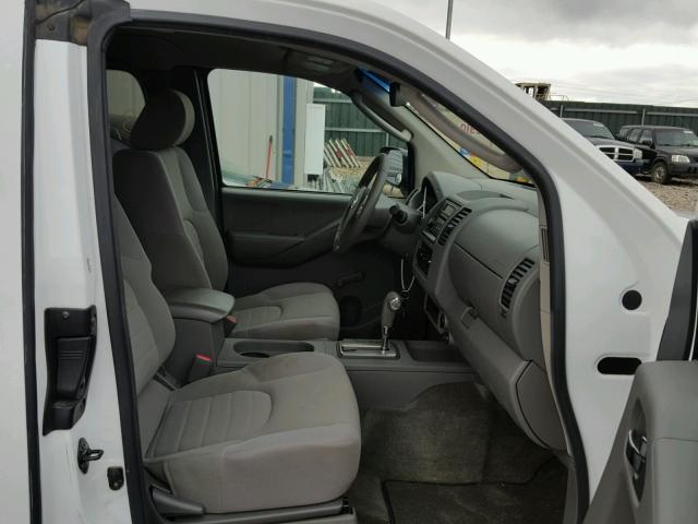 1N6BD06T55C444153 - 2005 NISSAN FRONTIER K WHITE photo 5