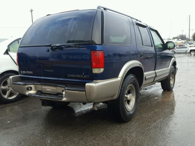 1GNCS13W6Y2195591 - 2000 CHEVROLET BLAZER BLUE photo 4