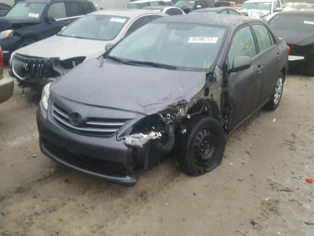 2T1BU4EEXDC091122 - 2013 TOYOTA COROLLA BA GRAY photo 2