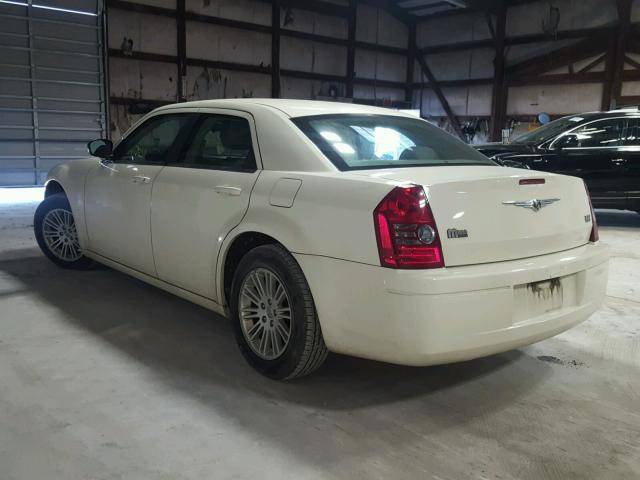 2C3KA43D29H617957 - 2009 CHRYSLER 300 LX CREAM photo 3