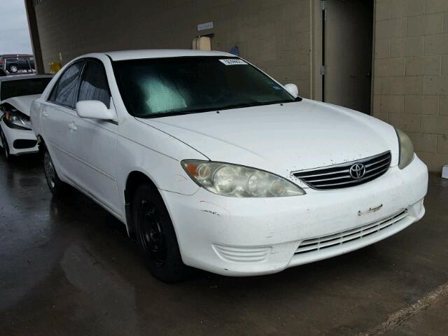 4T1BE32K55U572090 - 2005 TOYOTA CAMRY LE WHITE photo 1