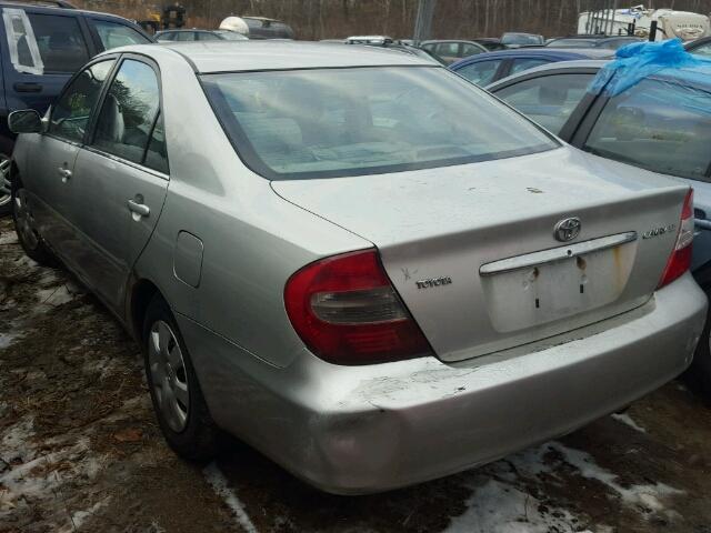 4T1BE32K82U073683 - 2002 TOYOTA CAMRY LE ვერცხლისფერი ფოტო 3