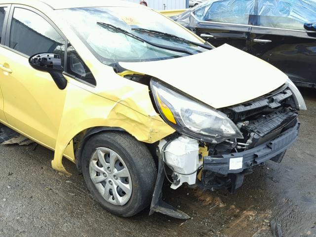 KNADM4A37G6596783 - 2016 KIA RIO LX YELLOW photo 9