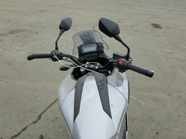 JH2RC6354CK002231 - 2012 HONDA NC700X SILVER photo 5