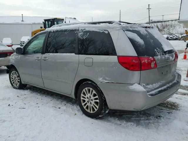 5TDZK22C07S093789 - 2007 TOYOTA SIENNA XLE SILVER photo 3