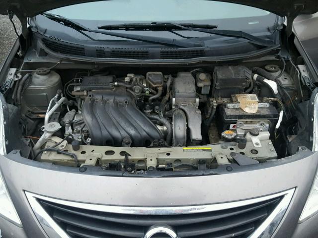 3N1CN7AP5CL891772 - 2012 NISSAN VERSA S GRAY photo 7