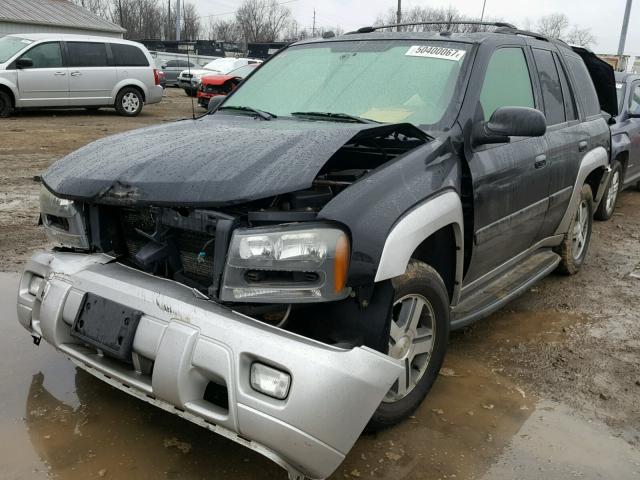 1GNDT13S852284489 - 2005 CHEVROLET TRAILBLAZE BLACK photo 2